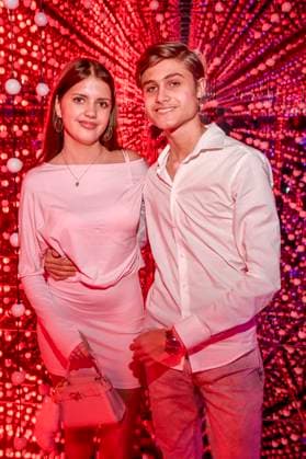 ABBberlin: Leni Summer und Tyler von Jascheroff zu Gast bei der Eroeffnung von Bubble Planet Das Erlebnismuseum fuer alle Sinne in der Arena Berlin 11.12.2025 Berlin Deutschland