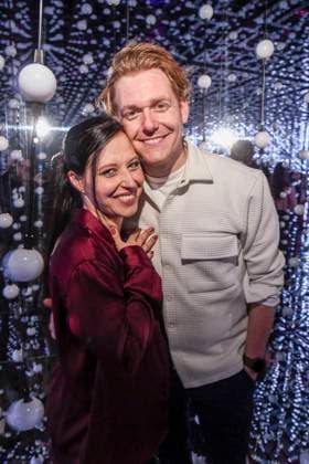 ABBberlin: Nadja Jo Klapper und Johannes Heinrichs zu Gast bei der Eroeffnung von Bubble Planet Das Erlebnismuseum fuer alle Sinne in der Arena Berlin 11.12.2025 Berlin Deutschland