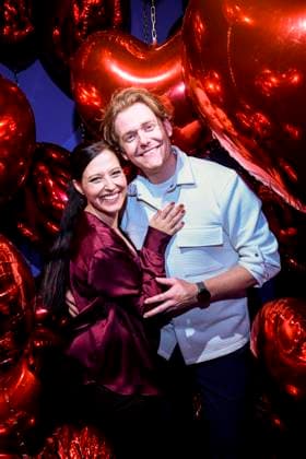 ABBberlin: Nadja Jo Klapper und Johannes Heinrichs zu Gast bei der Eroeffnung von Bubble Planet Das Erlebnismuseum fuer alle Sinne in der Arena Berlin 11.12.2025 Berlin Deutschland