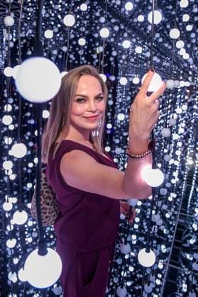 ABBberlin: Regina Halmich ex Boxerin zu Gast bei der Eroeffnung von Bubble Planet Das Erlebnismuseum fuer alle Sinne in der Arena Berlin 11.12.2025 Berlin Deutschland