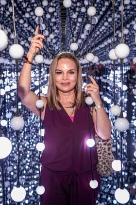 ABBberlin: Regina Halmich ex Boxerin zu Gast bei der Eroeffnung von Bubble Planet Das Erlebnismuseum fuer alle Sinne in der Arena Berlin 11.12.2025 Berlin Deutschland