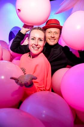 ABBberlin: Franziska Hippe und Roman Knizka Paar Schauspieler zu Gast bei der Eroeffnung von Bubble Planet Das Erlebnismuseum fuer alle Sinne in der Arena Berlin 11.12.2025 Berlin Deutschland