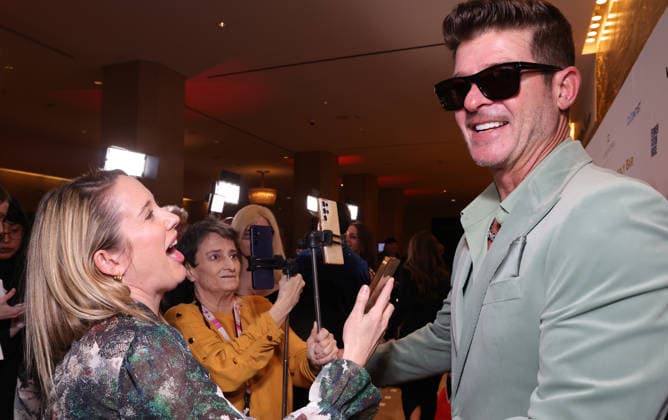 Red carpet for teh Giving A Smile Foundation Gala at The Beverly Hilton Featuring: Robin Thicke, Rebecca Ray Where: Los Angeles, California, United States When: 11 Dec 2025 Credit: Faye s Vision Cover Images EDITORIAL USE ONLY. NOT FOR USE BY NEWSPAPERS BASED IN THE UK. Copyright: xx coverimg55333620