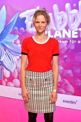 Sinja Dieks bei der Ausstellungseröffnung Bubble Planet - Das Erlebnismuseum für alle Sinne in der Arena Berlin. Berlin, 11.12.2025