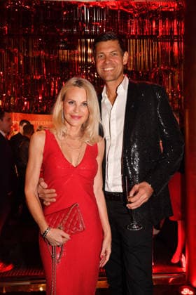 Sonja Kiefer und Cedric Schwarz beim Cathy s Charity Christmas Event im Living Hotel Das Viktualienmarkt am 11.12.2025 in Muenchen Cathy Hummels Charity Christmas Event in Muenchen