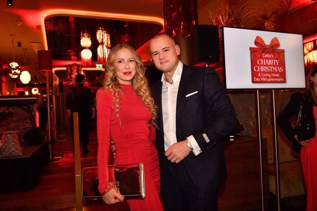 Jenny Elvers und ihr Sohn Paul Jolig beim Cathy s Charity Christmas Event im Living Hotel Das Viktualienmarkt am 11.12.2025 in Muenchen Cathy Hummels Charity Christmas Event in Muenchen