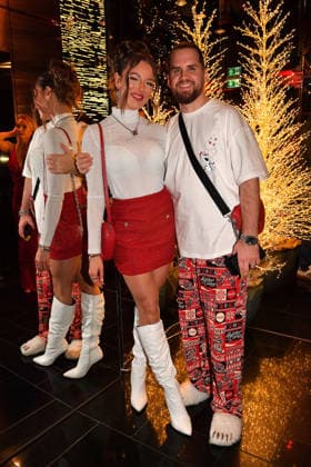 Joelina Drews und Adrian Louis beim Cathy s Charity Christmas Event im Living Hotel Das Viktualienmarkt am 11.12.2025 in Muenchen Cathy Hummels Charity Christmas Event in Muenchen