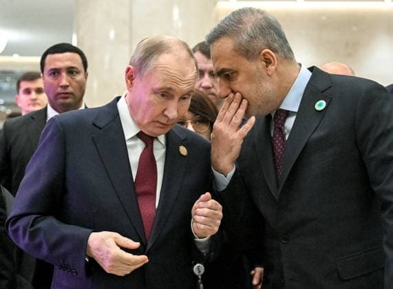 Turkmenistan Russia 9070172 12.12.2025 Russian President Vladimir Putin speaks with Turkish Foreign Minister Hakan Fidan following a meeting with Turkish President Recep Tayyip Erdogan in Ashgabat, Turkmenistan. Kristina Kormilitsyna Sputnik Ashgabat Turkmenistan  Copyright: xKristinaxKormilitsynax