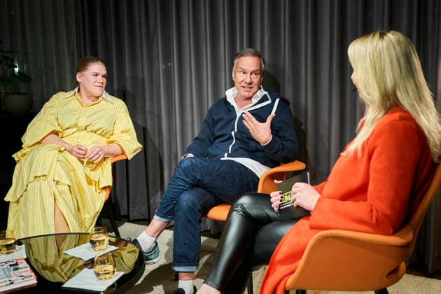4. Peemöllers Heimat-Talk Gisa Flake Nico Hofmann Ilka Peemöller auf der Bühne im Talk 4. Peemöllers Heimat-Talk im DRIVE. Volkswagen Group Forum in Berlin am 11.12.2025 Copyright: xEventpressxRadkex