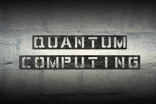 Quantencomputer Schablonendruck auf der weißen Grunge Ziegelwand Quantum computing stencil print on the grunge white brick wall Copyright: imageBROKER YuryxZap ibxiqx14786882.jpg