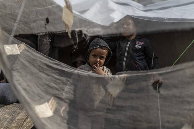 News Bilder des Tages Palestinians struggle to live due to harsh winter conditions in Gaza GAZA, GAZA CITY - DECEMBER 12: Palestinians struggle to live under harsh conditions as cold weather damages tents amid Israeli attacks in Gaza City, Gaza on December 12, 2025. Mahmoud Abu Hamda Anadolu Gaza City Gaza. Editorial use only. Please get in touch for any other usage.  Copyright: x2025xAnadoluxMahmoudxAbuxHamdax