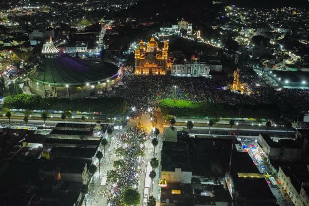 Thousands of pilgrims arrive at the Basilica of Guadalupe to witness the serenades to the Virgin of Guadalupe for the celebration of the Day of the Virgin of Guadalupe. on December 12, 2025 in Mexico City, Mexico. Mexico City Mexico - ZUMAe321 20251212_zia_e321_018 Copyright: xCarlosxSantiagox
