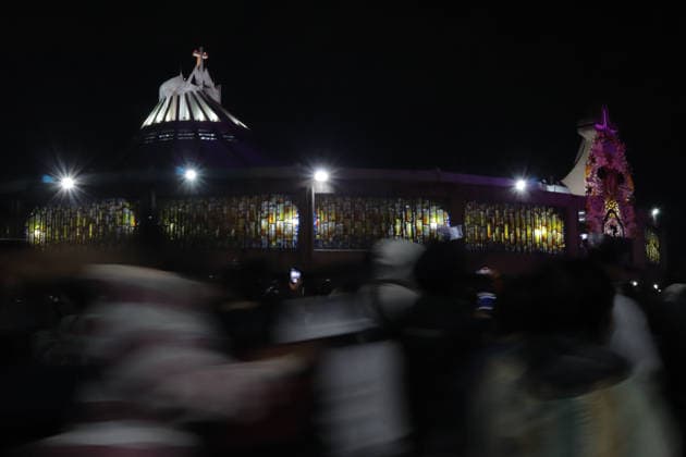 Thousands of pilgrims arrive at the Basilica of Guadalupe to witness the serenades to the Virgin of Guadalupe for the celebration of the Day of the Virgin of Guadalupe. on December 12, 2025 in Mexico City, Mexico. Mexico City Mexico - ZUMAe321 20251212_zia_e321_024 Copyright: xCarlosxSantiagox