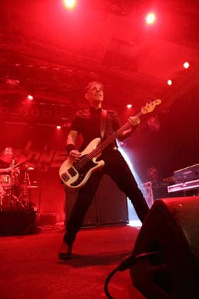 John Calabrese von der Band Danko Jones bei einem Konzert im Astra Kulturhaus in Berlin, 12. Dezember 2025. Danko Jones Konzert Berlin
