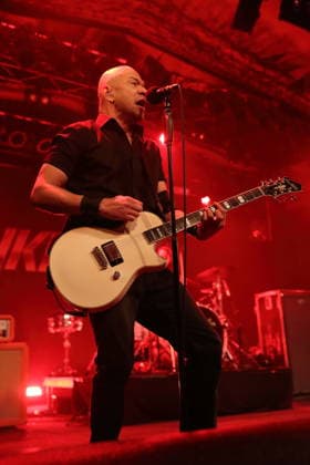 Danko Jones von der Band Danko Jones bei einem Konzert im Astra Kulturhaus in Berlin, 12. Dezember 2025. Danko Jones Konzert Berlin