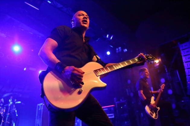 Danko Jones und John Calabrese, v.l., von der Band Danko Jones bei einem Konzert im Astra Kulturhaus in Berlin, 12. Dezember 2025. Danko Jones Konzert Berlin