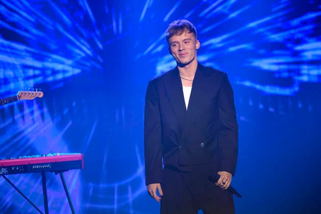 Sänger Iggi Kelly bei der Sternstunden-Gala 2025 in der Frankenhalle in Nürnberg. Nürnberg, 12.12.2025 Bayern Deutschland Copyright: xDwixAnoraganingrumx