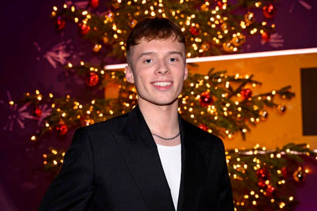 Sänger Iggi Kelly bei der Sternstunden-Gala 2025 in der Frankenhalle in Nürnberg. Nürnberg, 12.12.2025 Bayern Deutschland Copyright: xDwixAnoraganingrumx