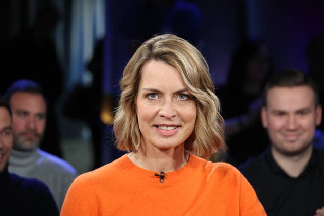 Jessy Wellmer, Journalistin und Moderatorin, zu Gast in der NDR Talk Show am 12.12.2025, Fototermin vor der Live-Sendung im 3. Programm des NDR Fernsehen im Fernsehstudio Hamburg Lokstedt