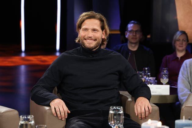 Sebastian Ströbel, Schauspieler, zu Gast in der NDR Talk Show am 12.12.2025, Fototermin vor der Live-Sendung im 3. Programm des NDR Fernsehen im Fernsehstudio Hamburg Lokstedt