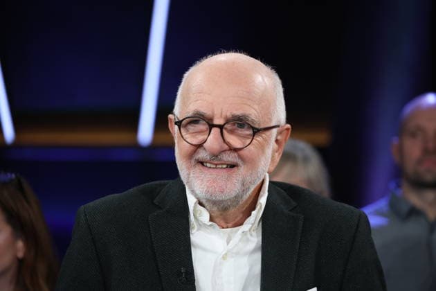 Prof. Helmut Seitz, Facharzt für Innere Medizin und Alkoholforscher, zu Gast in der NDR Talk Show am 12.12.2025, Fototermin vor der Live-Sendung im 3. Programm des NDR Fernsehen im Fernsehstudio Hamburg Lokstedt