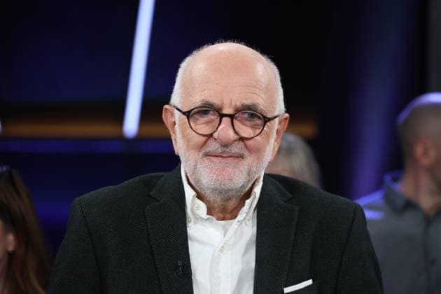 Prof. Helmut Seitz, Facharzt für Innere Medizin und Alkoholforscher, zu Gast in der NDR Talk Show am 12.12.2025, Fototermin vor der Live-Sendung im 3. Programm des NDR Fernsehen im Fernsehstudio Hamburg Lokstedt