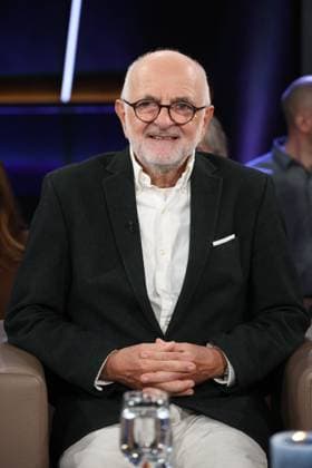 Prof. Helmut Seitz, Facharzt für Innere Medizin und Alkoholforscher, zu Gast in der NDR Talk Show am 12.12.2025, Fototermin vor der Live-Sendung im 3. Programm des NDR Fernsehen im Fernsehstudio Hamburg Lokstedt
