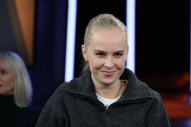 Clara Lösel, Lyrikerin und Autorin, zu Gast in der NDR Talk Show am 12.12.2025, Fototermin vor der Live-Sendung im 3. Programm des NDR Fernsehen im Fernsehstudio Hamburg Lokstedt
