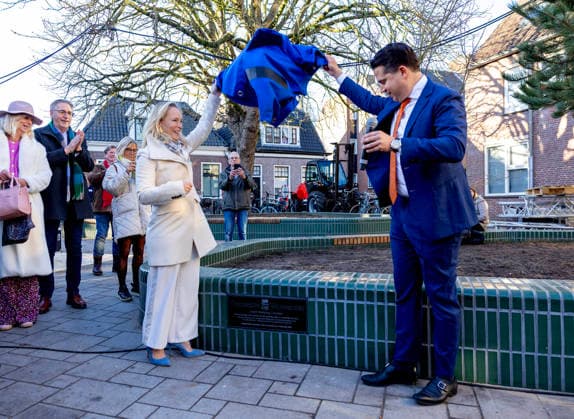 13-12-2025 Wassenaar Princess Margarita de Bourbon Parme with wethouder Laurens van Doeveren at the opening of the renovated Wassenaar shopping center, De Langstraat, in her hometown Wassenaar. Â  Copyright: xPPEx