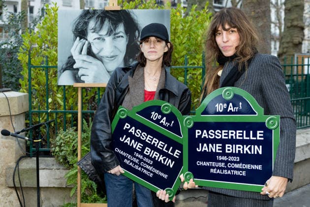 Lou Doillon et Charlotte Gainsbourg Inauguration de la passerelle Jane Birkin devant les 41 43 quai de Valmy à Paris le 13 décembre 2025 Cyril Moreau Bestimage Unveiling of the Jane Birkin footbridge in front of 41 43 Quai de Valmy in Paris on December 13, 2025 Paris France  Copyright: xCYRILxMOREAUx xBESTIMAGExCYRILxMOREAUx xBESTIMAGEx