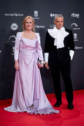 Red carpet of the 31st edition of the José María Forqué Awards Journalist Nieves Herrero and designer Juan Carlos Verino pose on the red carpet of the 31st edition of the José María Forqué Awards, at the IFEMA Municipal Palace, on December 13, 2025, in Madrid Spain The José María Forqué Film Awards, known as Premios Forqué, were created in 1996 by the Entidad de Gestión de Derechos de los Productores Audiovisuales Egeda to honor the memory of José María Forqué, a leading figure in Spanish filmmaking and the first president of Egeda EGEDA created the award with the aim of disseminating the importance of the Spanish audiovisual industry and promoting the figure of the film producer 13 DECEMBER 2025 Madrid Madrid Espana  Copyright: xAlbertoxOrtegax 7168092