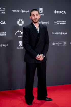 Red carpet of the 31st edition of the José María Forqué Awards Actor and singer Victor Elías poses on the red carpet of the 31st edition of the José María Forqué Awards, at the IFEMA Municipal Palace, on December 13, 2025, in Madrid Spain The José María Forqué Film Awards, known as Premios Forqué, were created in 1996 by the Entidad de Gestión de Derechos de los Productores Audiovisuales Egeda to honor the memory of José María Forqué, a leading figure in Spanish filmmaking and the first president of Egeda EGEDA created the award with the aim of disseminating the importance of the Spanish audiovisual industry and promoting the figure of the film producer 13 DECEMBER 2025 Madrid Madrid Espana  Copyright: xAlbertoxOrtegax 7168483