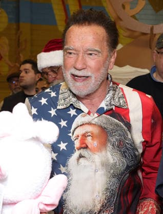 44th Annual Miracle on 1st Street Christmas Toy Giveaway at Hollenbeck Youth Center Featuring: Arnold Schwarzenegger Where: Los Angeles, California, United States When: 13 Dec 2025 Credit: Faye s Vision Cover Images EDITORIAL USE ONLY. NOT FOR USE BY NEWSPAPERS BASED IN THE UK. Copyright: xx coverimg55336734