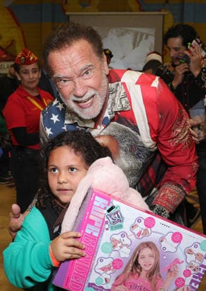 44th Annual Miracle on 1st Street Christmas Toy Giveaway at Hollenbeck Youth Center Featuring: Arnold Schwarzenegger Where: Los Angeles, California, United States When: 13 Dec 2025 Credit: Faye s Vision Cover Images EDITORIAL USE ONLY. NOT FOR USE BY NEWSPAPERS BASED IN THE UK. Copyright: xx coverimg55336742