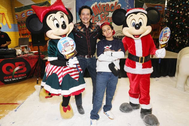 44th Annual Miracle on 1st Street Christmas Toy Giveaway at Hollenbeck Youth Center Featuring: Gabriel Luna, Zacky Munoz Where: Los Angeles, California, United States When: 13 Dec 2025 Credit: Faye s Vision Cover Images EDITORIAL USE ONLY. NOT FOR USE BY NEWSPAPERS BASED IN THE UK. Copyright: xx coverimg55336755