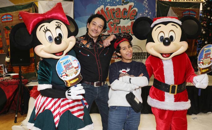 44th Annual Miracle on 1st Street Christmas Toy Giveaway at Hollenbeck Youth Center Featuring: Gabriel Luna, Zacky Munoz Where: Los Angeles, California, United States When: 13 Dec 2025 Credit: Faye s Vision Cover Images EDITORIAL USE ONLY. NOT FOR USE BY NEWSPAPERS BASED IN THE UK. Copyright: xx coverimg55336757
