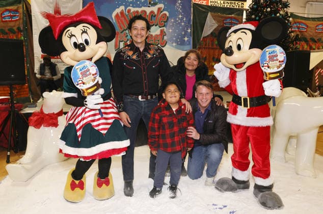 44th Annual Miracle on 1st Street Christmas Toy Giveaway at Hollenbeck Youth Center Featuring: Gabriel Luna, Zacky Munoz Where: Los Angeles, California, United States When: 13 Dec 2025 Credit: Faye s Vision Cover Images EDITORIAL USE ONLY. NOT FOR USE BY NEWSPAPERS BASED IN THE UK. Copyright: xx coverimg55336759