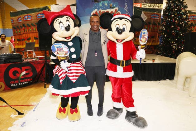 44th Annual Miracle on 1st Street Christmas Toy Giveaway at Hollenbeck Youth Center Featuring: Sugar Ray Leonard Where: Los Angeles, California, United States When: 13 Dec 2025 Credit: Faye s Vision Cover Images EDITORIAL USE ONLY. NOT FOR USE BY NEWSPAPERS BASED IN THE UK. Copyright: xx coverimg55336763