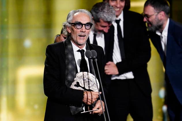 Gala of the 31st edition of the José María Forqué Awards Director Alberto Rodríguez intervenes with the crew of Anatomía de un instante after collecting the award for Best Fiction Series during the gala of the 31st edition of the José María Forqué Awards, at the Palacio Municipal de IFEMA, on December 13, 2025, in Madrid Spain The José María Forqué Film Awards, known as the Forqué Awards, were created in 1996 by Egeda EGEDA to honor the memory of José María Forqué, a figure in Spanish cinematography and the first president of Egeda EGEDA EGEDA, were created in 1996 by the Entidad de Gestión de Derechos de los Productores Audiovisuales Egeda to honor the memory of José María Forqué, a leading figure in Spanish filmmaking and the first presi  Copyright: xA.xPÃ rezxMecax 7168644