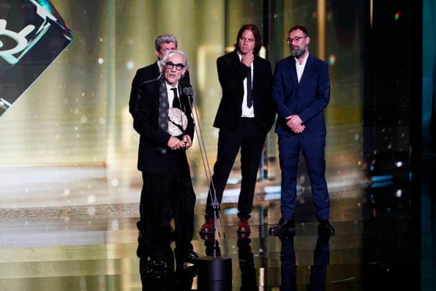 Gala of the 31st edition of the José María Forqué Awards Director Alberto Rodríguez intervenes with the crew of Anatomía de un instante after collecting the award for Best Fiction Series during the gala of the 31st edition of the José María Forqué Awards, at the Palacio Municipal de IFEMA, on December 13, 2025, in Madrid Spain The José María Forqué Film Awards, known as the Forqué Awards, were created in 1996 by Egeda EGEDA to honor the memory of José María Forqué, a figure in Spanish cinematography and the first president of Egeda EGEDA EGEDA, were created in 1996 by the Entidad de Gestión de Derechos de los Productores Audiovisuales Egeda to honor the memory of José María Forqué, a leading figure in Spanish filmmaking and the first presi  Copyright: xA.xPÃ rezxMecax 7168645