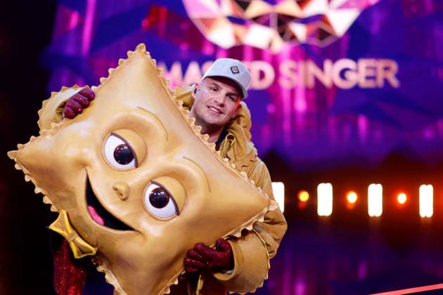 Sänger Pietro Lombardi belegt Platz 2 als Figur Rave-Ioli in der Prosieben-Show The Masked Singer in den MMC-Studios in Ossendorf. Köln, 13.12.2025 NRW Deutschland Copyright: xChristophxHardtx