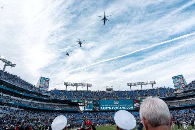 December 13, 2025, Baltimore, Maryland, USA: Marine One with President DONALD TRUMP on board flies over M&T Bank Stadium as the President makes his way to the Army Navy football game. Baltimore USA - ZUMAs365 20251213_znp_s365_018 Copyright: xJoeyxSussmanx