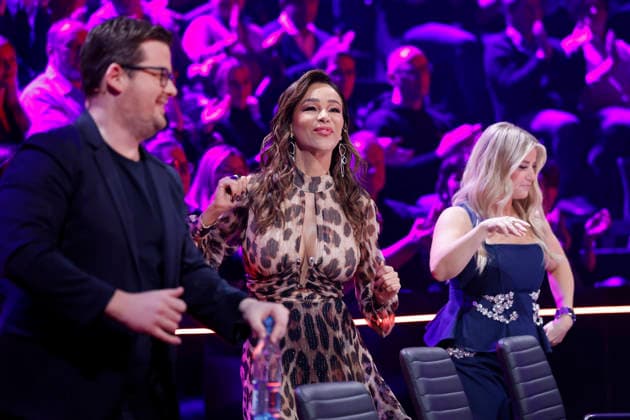 Komiker Chris Tall, Moderatorin Verona Pooth und Sängerin Beatrice Egli in der Prosieben-Show The Masked Singer in den MMC-Studios in Ossendorf. Köln, 13.12.2025 NRW Deutschland Copyright: xChristophxHardtx