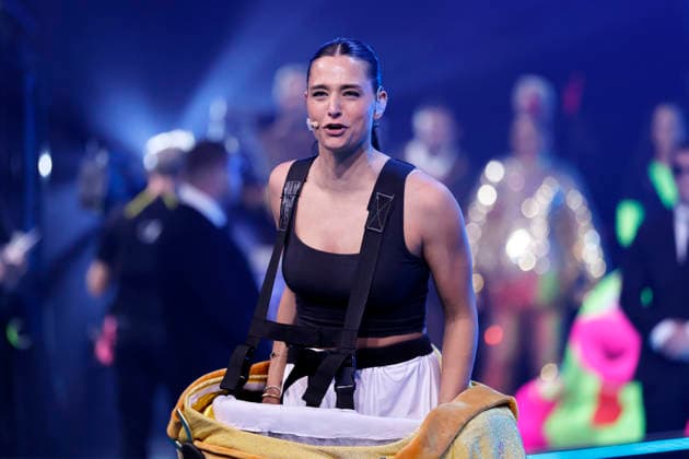 Moderatorin Amira Aly belegte als Figur Eggi Platz 4 in der Prosieben-Show The Masked Singer in den MMC-Studios in Ossendorf. Köln, 13.12.2025 NRW Deutschland Copyright: xChristophxHardtx