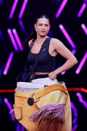 Moderatorin Amira Aly belegte als Figur Eggi Platz 4 in der Prosieben-Show The Masked Singer in den MMC-Studios in Ossendorf. Köln, 13.12.2025 NRW Deutschland Copyright: xChristophxHardtx