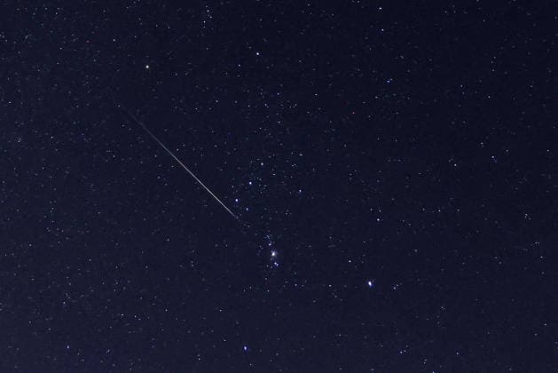 DEZHOU, CHINA - DECEMBER 14: Geminid meteor shower streaks across the night sky on December 14, 2025 in Dezhou, Shandong Province of China.  Copyright: xVCGx 111609710305