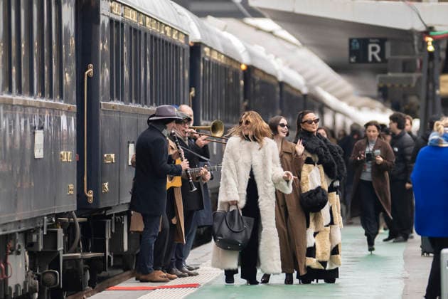 Emily in Paris cast - Paris Philippine Leroy Beaulieu, Lily Collins and Ashley Park arrive at Gare d’Austerlitz by the Orient Express in Paris, on December 14, 2025. Photo by Eliot Blondet ABACAPRES.COM Paris France France  Copyright: xBlondetxEliot ABACAx