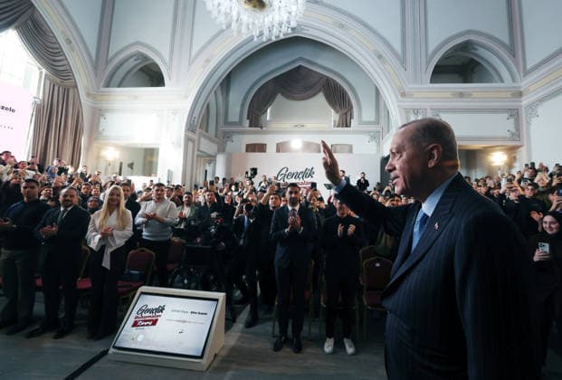 Turkish President and AK Party Chairman Recep Tayyip Erdogan meets with students ISTANBUL, TURKIYE - DECEMBER 14: (----EDITORIAL USE ONLY – MANDATORY CREDIT - TURKISH PRESIDENCY MURAT CETINMUHURDAR HANDOUT - NO MARKETING NO ADVERTISING CAMPAIGNS - DISTRIBUTED AS A SERVICE TO CLIENTS----) Turkish President and AK Party Chairman Recep Tayyip Erdogan meets with young people at the AK Party Youth Gatherings Campus Program held at the Health Sciences University Haydarpasa Campus in Istanbul, Turkiye on December 14, 2025. TUR Presidency Murat Cetinmuhurdar Anadolu Istanbul Turkey. Editorial use only. Please get in touch for any other usage.  Copyright: x2025xAnadoluxTURxPresidency MuratxCetinmuhurdarx