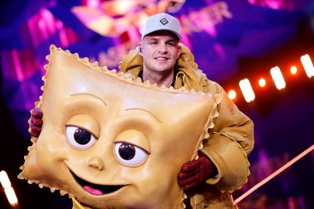 Sänger Pietro Lombardi belegt Platz 2 als Figur Rave-Ioli in der Prosieben-Show The Masked Singer in den MMC-Studios in Ossendorf. Köln, 13.12.2025 NRW Deutschland Copyright: xChristophxHardtx