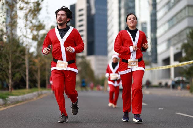 The 2025 Santa Run race in Mexico City MEXICO CITY, MEXICO - DECEMBER 14: People dressed in Santa Claus costumes participate in the Santa Run race, at La Mexicana Park, in Mexico City, Mexico on December 14, 2025. Hundreds of people dressed as Santa Claus, some accompanied by their dogs, gathered at La Mexicana Park for the annual 5 km and 10 km Santa Run races. Daniel Cardenas Anadolu Mexico City Mexico. Editorial use only. Please get in touch for any other usage.  Copyright: x2025xAnadoluxDanielxCardenasx
